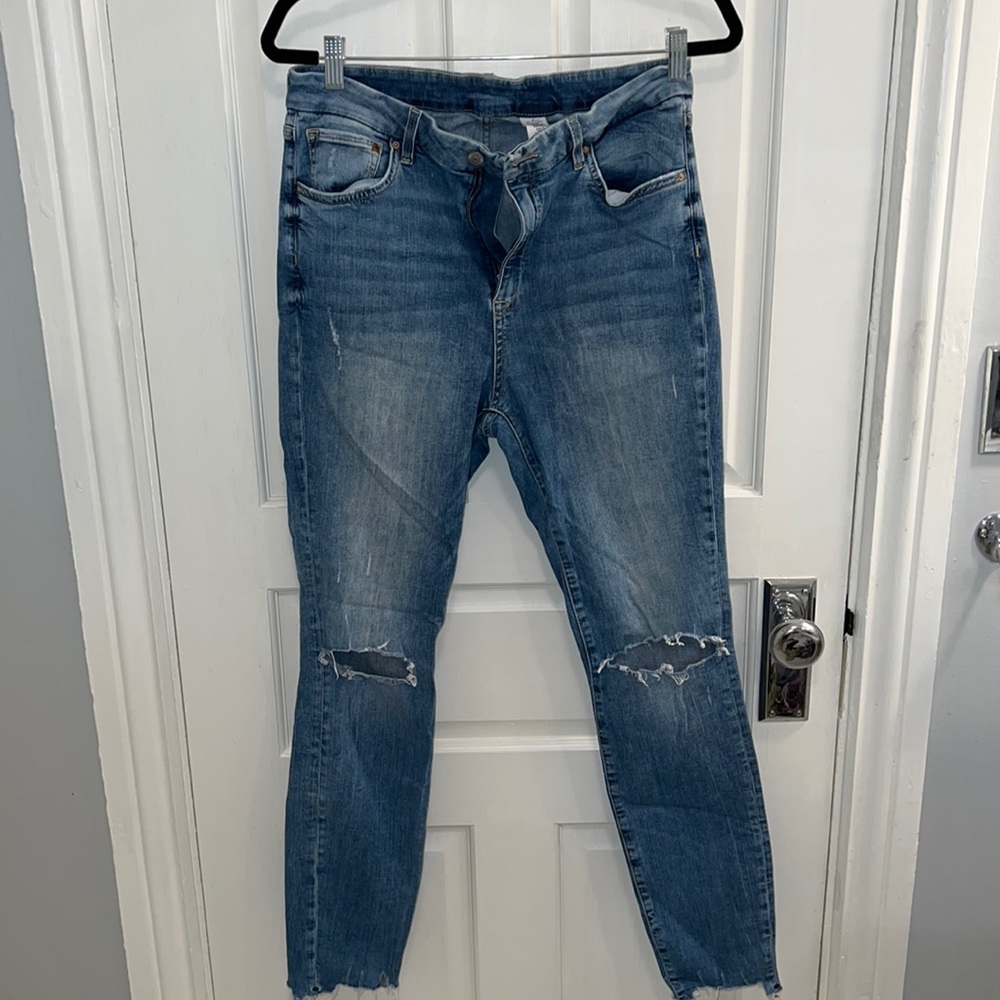 Distressed jeans, stretchy! Comfy fit